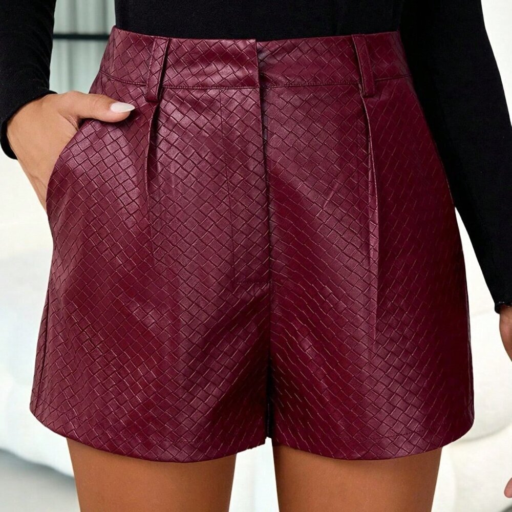Burgundy Casual Women's Embossed Oblique Pocket Shorts